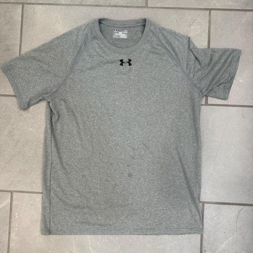 Gray Under Armour HeatGear T-shirt in size M